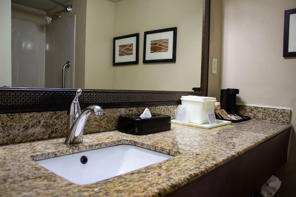Clarion Pointe Research Triangle Park Durham Hotel Buitenkant foto