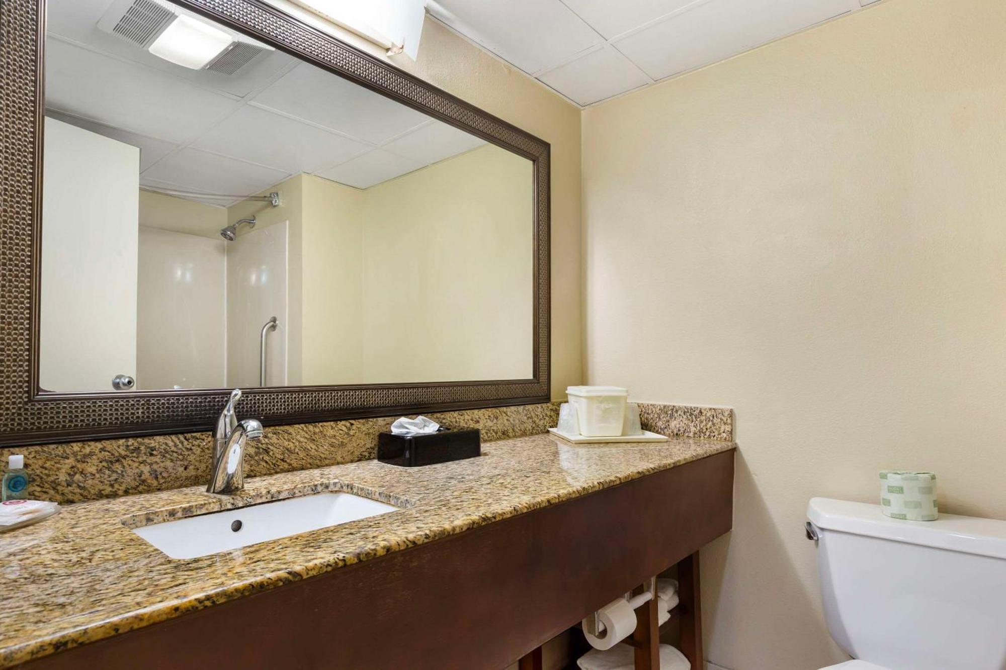 Clarion Pointe Research Triangle Park Durham Hotel Buitenkant foto