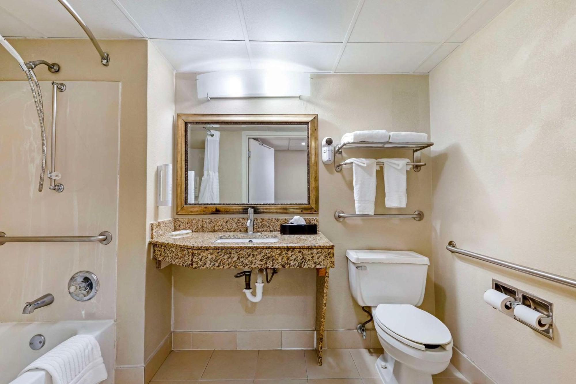 Clarion Pointe Research Triangle Park Durham Hotel Buitenkant foto