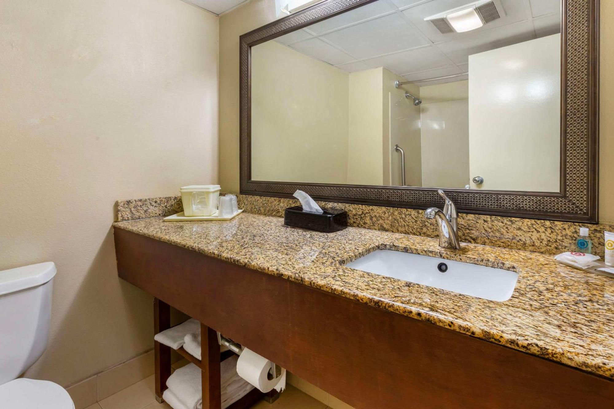 Clarion Pointe Research Triangle Park Durham Hotel Buitenkant foto
